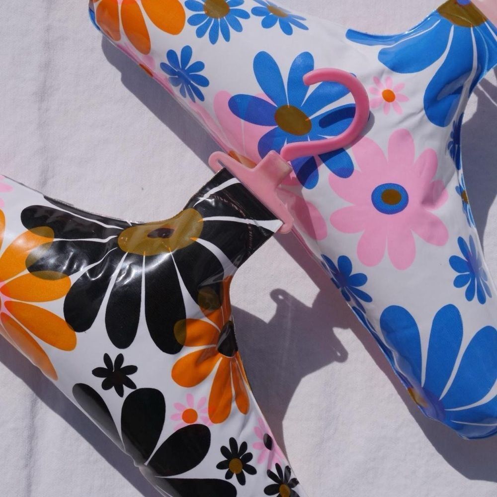Set of 2 cute 70s inflatable hangers - Picture 2 of 5